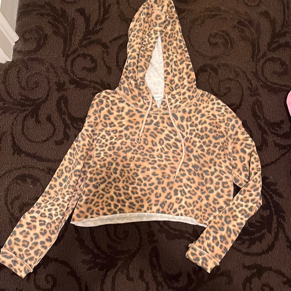 Dance & Marvel Tops - Dance & Marvel: hooded cheetah print long sleeve